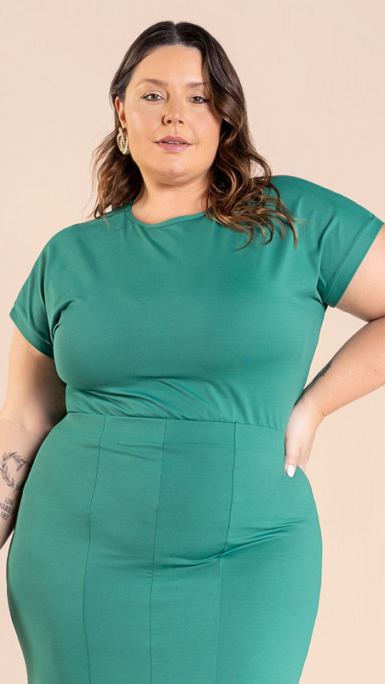 24271104 - Blusa Feminina B.ON Casual Plus Size Verde Esmeralda